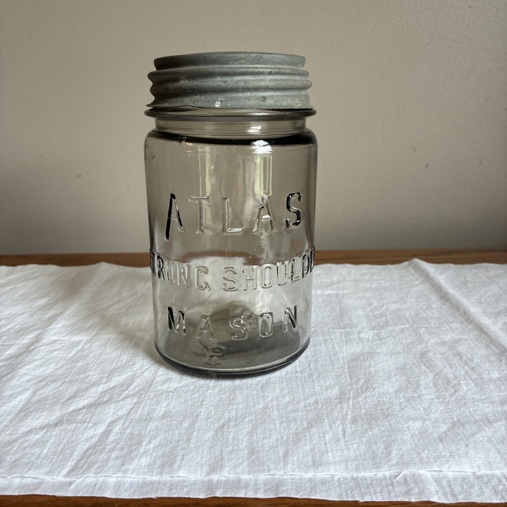Antique/Vintage Hazel Atlas Strong Shoulder Mason Pint Size With Lid